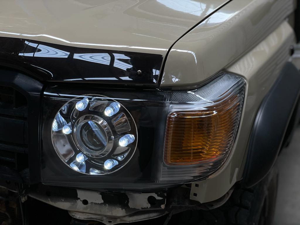 Set of Head Lights Left & Right to suit Toyota Hilux SR SR5 2005-2011 ...